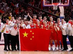 九游娱乐-篮球夜战：江畔天虎队大胜胶东霹雳队，临门一脚致胜团队防守值得称道的简单介绍